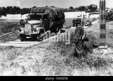 Spalte von der Waffen SS auf dem Bug, 1941 Stockfoto