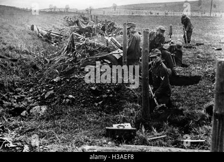 Aufbau einer Einlagerung während der Kämpfe in Ostpreußen 1944 Stockfoto