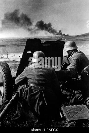 Deutsche Infanteristen mit Pistole an der Front Donezk Mai 1942 Stockfoto