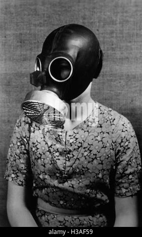 Präsentation der Volksgasmaske (Peoples Gas Maske), 1937 Stockfoto