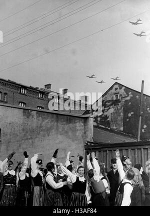 Jubel in Klaipeda als die deutschen Truppen März, 1939 Stockfoto