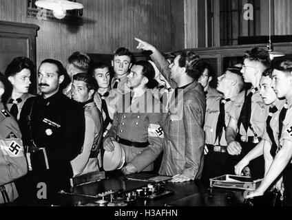 Hitler-Jugend-Gruppe in der faschistischen Museum in Mailand, 1941 Stockfoto