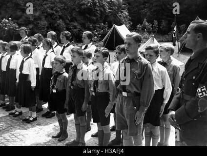 Römische Hitlerjugend Mitglieder während des Singens, 1934 Stockfoto