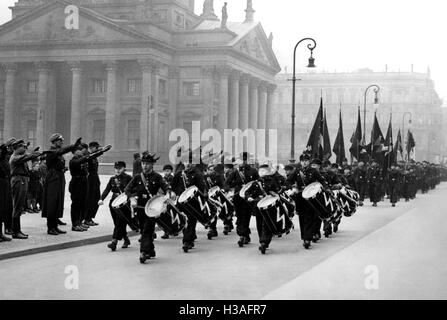 Mitglieder des Jungvolk Marsches am Gendarmenmarkt, 1937 Stockfoto