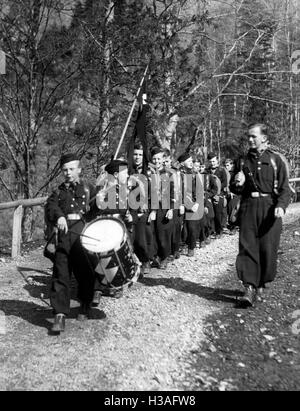 Mitglieder des Deutsches Jungvolk auf dem Vormarsch Stockfoto