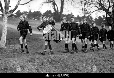 Pimpfs beim marschieren, 1935 Stockfoto