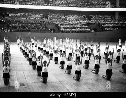 Halle Sportfest der Hitler-Jugend und BDM in der Deutschlandhalle, Berlin 1937 Stockfoto