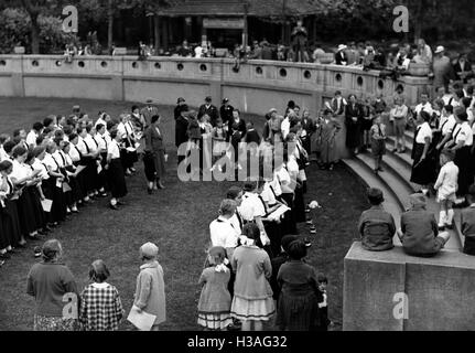 Maisingen des BDM im Stadtpark Schöneberg, Berlin 1936 Stockfoto