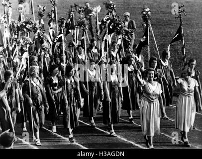 Marsch der BDM nach dem Turnfest der Berliner Schulen, 1933 Stockfoto