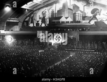 Gustav Krupp von Bohlen Und Halbach bei einem Nazi-wirtschaftliche treffen in Berlin spricht Stockfoto