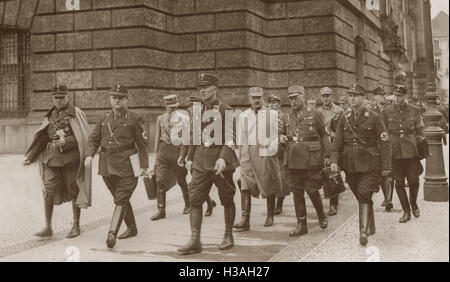 Vertreter der NSDAP auf dem Weg zu einer Reichstagssitzung in Berlin, 1933 Stockfoto