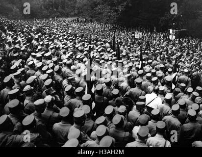 SA-Mitglieder an einem camp-Service der Harzburg Front, 1931 Stockfoto