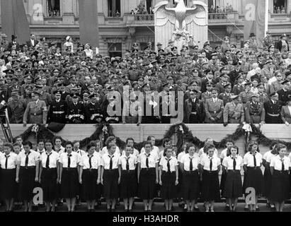 Tribüne der Ehrengäste bei Siegesparade in Berlin, 1940 Stockfoto