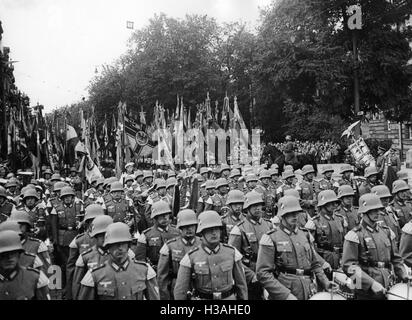 Flag-Unternehmen der Wehrmacht bei der Rallye Nürnberg, 1936 Stockfoto