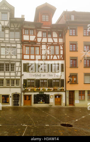 ST. GALLEN, Schweiz - 1. Januar 2016: Typische Häuser in der Altstadt, in St. Gallen, Schweiz Stockfoto