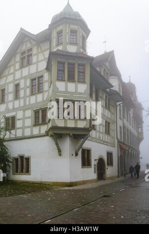 ST. GALLEN, Schweiz - 1. Januar 2016: Typische Häuser mit Erker-Fenster in der Altstadt, bei Einheimischen und Besuchern in St. Stockfoto