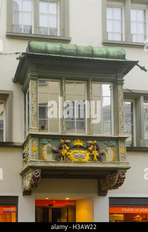 ST. GALLEN, Schweiz - 1. Januar 2016: Typische Häuser mit Erker-Fenster in der Altstadt, in St. Gallen, Schweiz Stockfoto