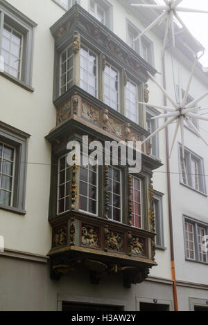 ST. GALLEN, Schweiz - 1. Januar 2016: Typische Häuser mit Erker-Fenster in der Altstadt, in St. Gallen, Schweiz Stockfoto