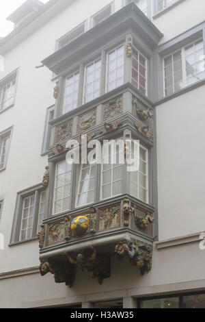 ST. GALLEN, Schweiz - 1. Januar 2016: Typische Häuser mit Erker-Fenster in der Altstadt, in St. Gallen, Schweiz Stockfoto