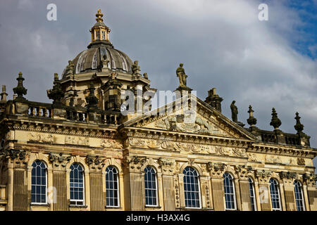 Castle Howard ist ein aus dem 18. Jahrhundert Residenz inmitten 1.000 Hektar atemberaubender Landschaft in die Howardian Hügel, Stockfoto