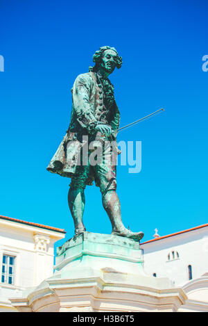 PIRAN, Slowenien - 27. August 2016: Statue des Geigers und Komponisten Giuseppe Tartini am Tartini Platz in Piran, Slowenien Stockfoto