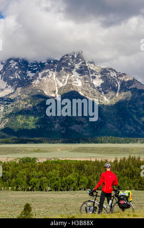 Radfahren Radfahrer Mountain-Bike-Fahrer im Grand-Teton-Nationalpark, Wyoming, USA. Stockfoto