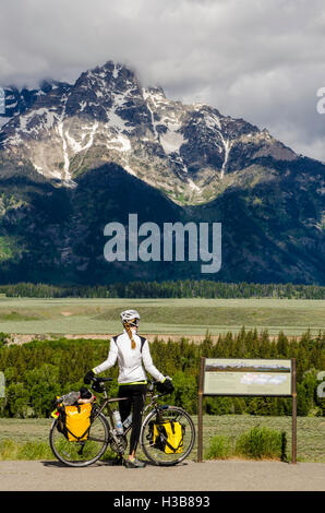 Radfahren Radfahrer Mountain-Bike-Fahrer im Grand-Teton-Nationalpark, Wyoming, USA. Stockfoto