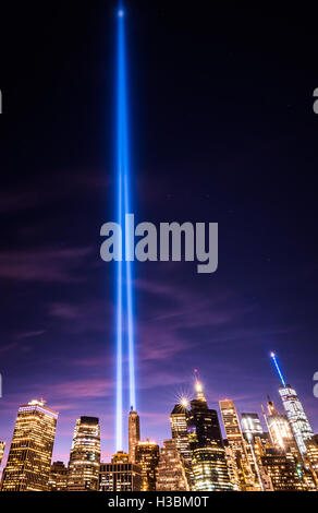 In einer klaren Nacht September 11 der Tribute In Light aus mehr als 60 Meilen (97 km) entfernt, sichtbar in ganz New York City sehen Stockfoto