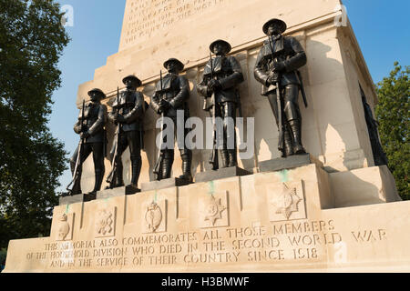 Die Wachen Memorial, auch bekannt als die Wachen Division War Memorial, gegenüber Horse Guards Parade in London, England. Stockfoto