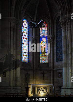 Glasfenster in der Kirche von St. Martial in Bordeaux Stockfoto