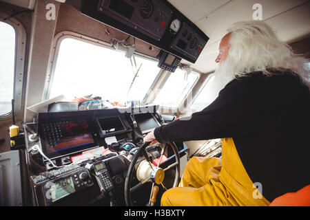 Fischer fahren Fischerboot Stockfoto