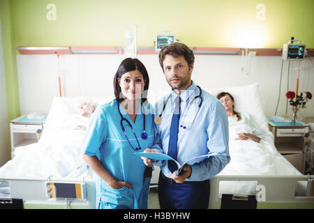 Porträt von Arzt und Krankenschwester Stockfoto