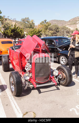 Laguna Beach, CA, USA - 2. Oktober 2016: Rot 1932 Ford Roadster Hi-Boy im Besitz von Bob Whaler und an den Rotary Club L angezeigt Stockfoto