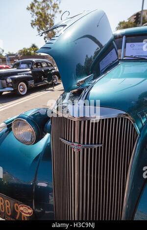 Laguna Beach, CA, USA - 2. Oktober 2016: Teal 1937 Chevrolet Master Deluxe im Besitz von Dwayne Mears und an den Rotary-Clu angezeigt Stockfoto