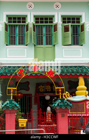Singapur, Little India, Manschette Road, Chinesisch gewölbt Zeichen shophouse Stockfoto