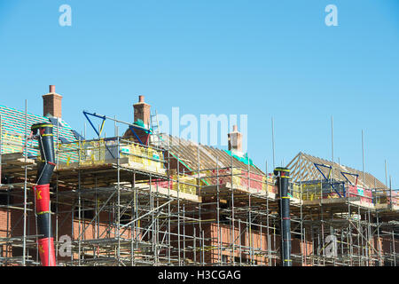 Gerüste um neue bauen Häuser in Banbury, Oxfordshire, England Stockfoto