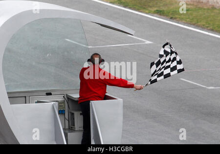Karierte Flagge als Ziellinie des Grand Prix winkte Stockfoto