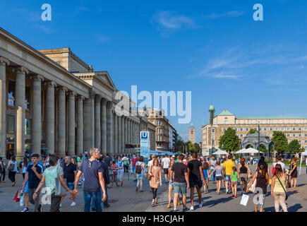 Blick nach unten Königstraße, der Haupteinkaufsstraße von Schlossplatz, Stuttgart, Baden-Württemberg, Deutschland Stockfoto