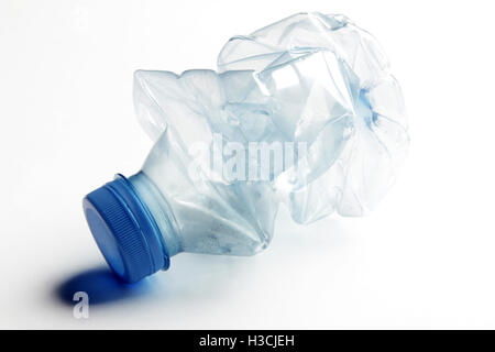 Zerkleinerte Kunststoff-Flasche recyceln Stockfoto