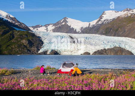 Camping in der Nähe von Portage Glacier, Chugach National Forest, Alaska. Stockfoto