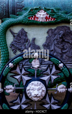 Detail einer bronzenen Kanone und Lafette auf den Tower Of London, London, England Stockfoto