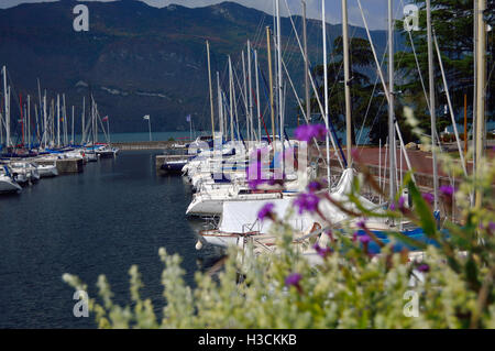 Yachten im Hafen am See Bourget, Aix-Les-Baines, Ostfrankreich Stockfoto