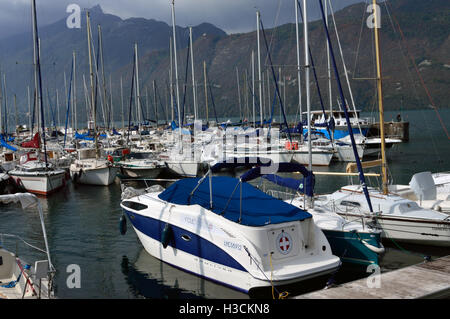 Yachten im Hafen am See Bourget, Aix-Les-Baines, Ostfrankreich Stockfoto