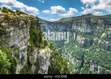 Pyrenäen-Landschaft - Anisclo Canyon im Sommer. Huesca, Spanien Stockfoto