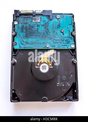 2TB HDD Toshiba DT01ABA200V. Die Toshiba Corporation ist ein japanisches multinationales Konglomerat Unternehmen mit Hauptsitz in Japan. Stockfoto