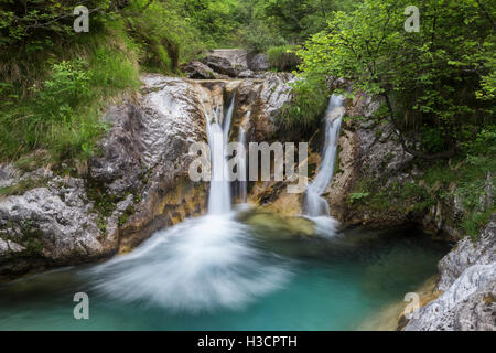 Wasserfälle in Valle Vertova, Vertova, Val Seriana, Provinz Bergamo, Lombardei, Italien. Stockfoto