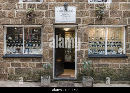 Jet Black Juweliere auf neue Straße Robin Hoods Bay spezialisiert in Whitby Strahl Stockfoto