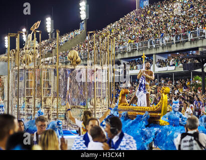 Brasilien, Bundesstaat Rio De Janeiro, Stadt von Rio De Janeiro, Karnevalsumzug in The Sambadrome Marques de Sapucai. Stockfoto