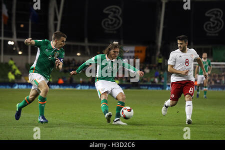 Republik Irland Jeff Hendrick (Mitte) während die 2018 FIFA WM-Qualifikation im Aviva Stadium Dublin übereinstimmen. Stockfoto