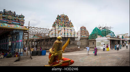 Innerhalb der Kapaleeshwarar Tempel zeigen die durchgeführten Reparaturen Stockfoto